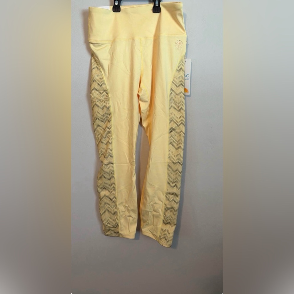 C&C California Yellow Chevron-Trim Capris Women’s small NWT - Picture 5 of 11